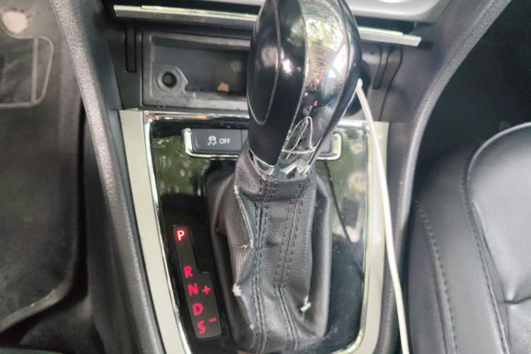 Used Volkswagen Gran Lavida 2013 1.6L Automatic Comfort Model Gear Lever