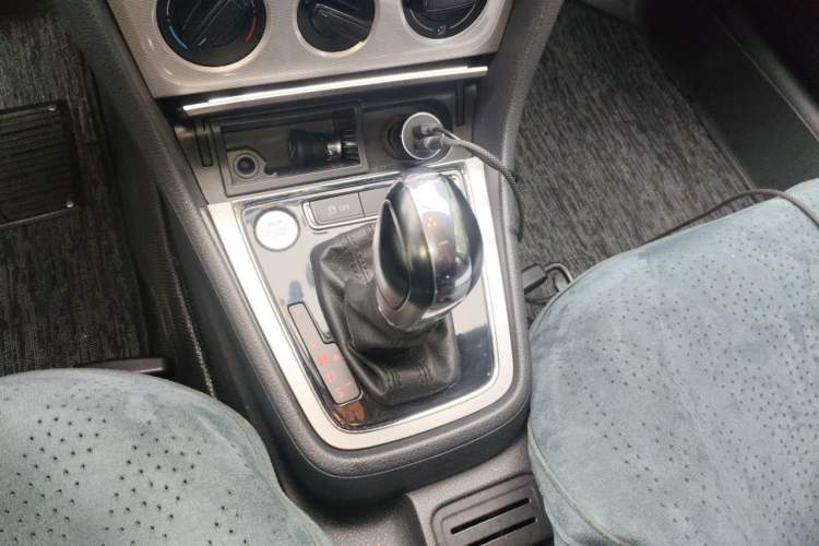 Used Volkswagen Gran Lavida 2013 1.6L Automatic Comfort Model Gear Lever