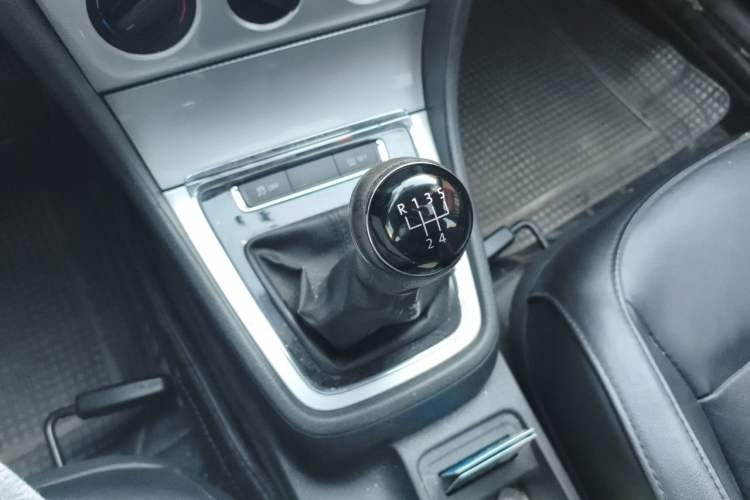 Used Volkswagen Gran Lavida 2013 1.6L Manual Comfort Model Gear Lever