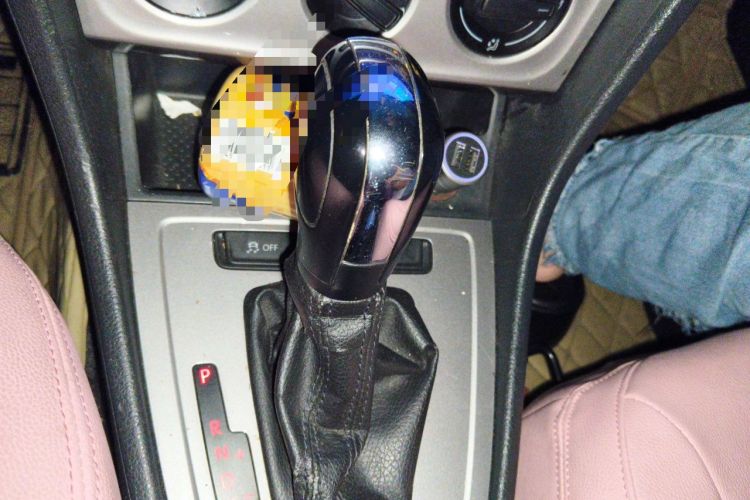 Used Volkswagen Gran Lavida 2013 1.6L Automatic Fashion Model Gear Lever