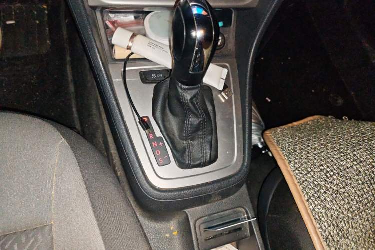 Used Volkswagen Gran Lavida 2013 1.6L Automatic Fashion Model Gear Lever