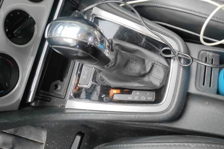Used Volkswagen Gran Lavida 2013 1.6L Automatic Comfort Model Gear Lever