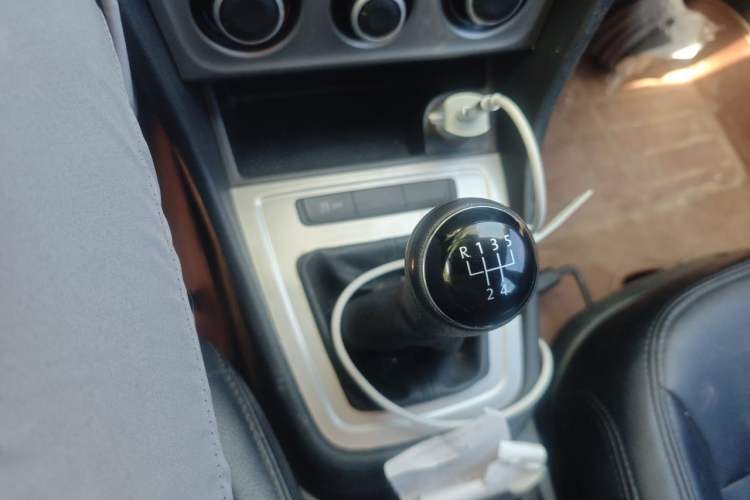 Used Volkswagen Gran Lavida 2013 1.6L Manual Fashion Model Gear Lever