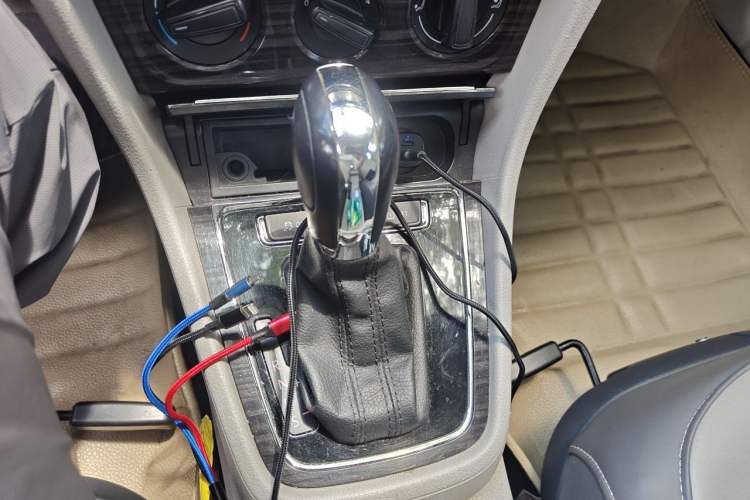 Used Volkswagen Gran Lavida 2013 1.6L Automatic Comfort Model Gear Lever