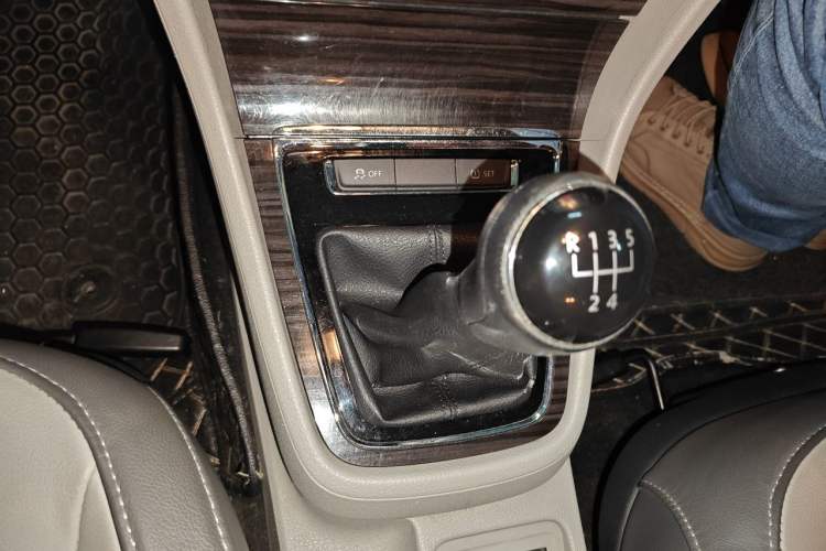 Used Volkswagen Gran Lavida 2013 1.6L Manual Comfort Model Gear Lever