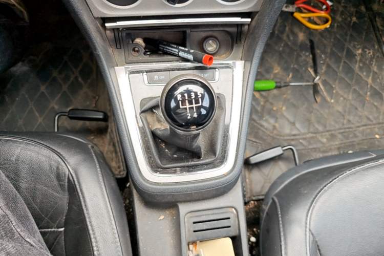 Used Volkswagen Gran Lavida 2013 1.6L Manual Comfort Model Gear Lever