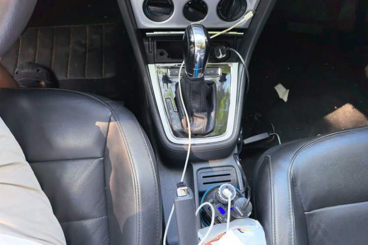 Used Volkswagen Gran Lavida 2013 1.6L Automatic Comfort Model Gear Lever