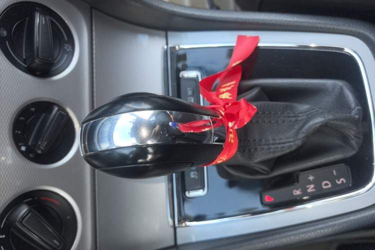 Used Volkswagen Gran Lavida 2013 1.6L Automatic Comfort Model Gear Lever