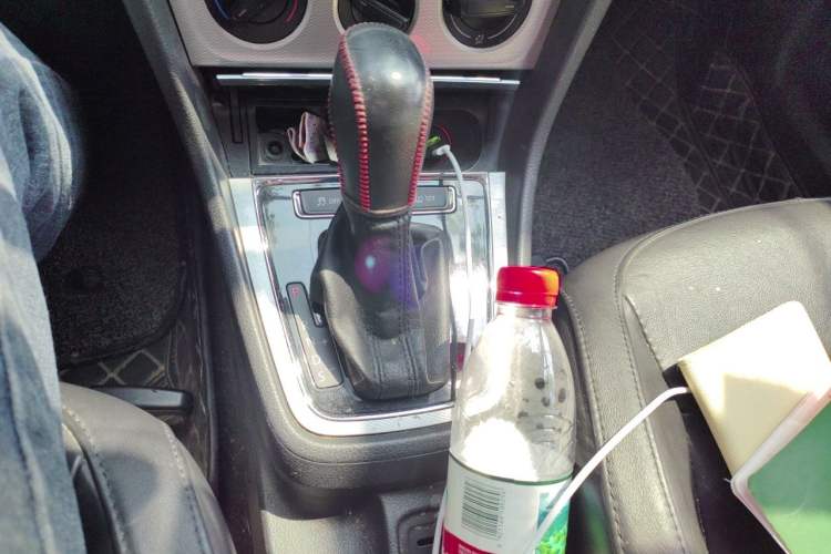 Used Volkswagen Gran Lavida 2013 1.4 TSI Automatic Comfort Model Gear Lever