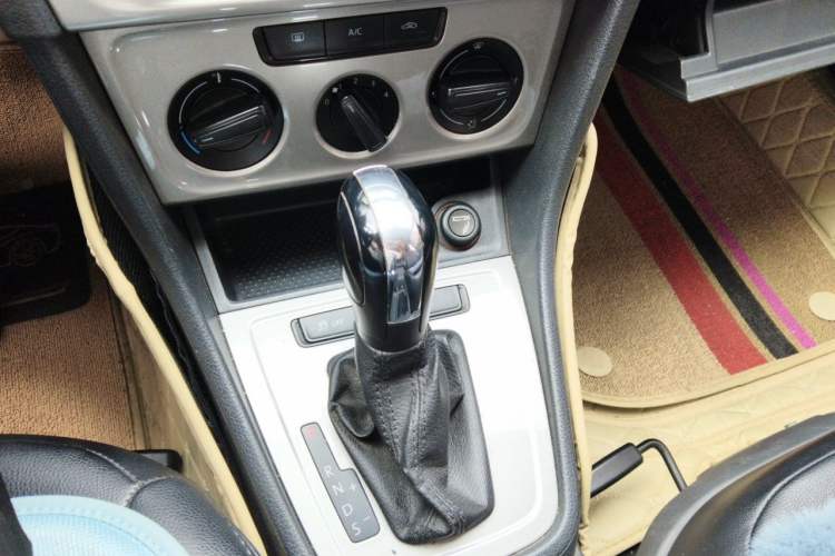 Used Volkswagen Gran Lavida 2013 1.6L Automatic Fashion Model Gear Lever