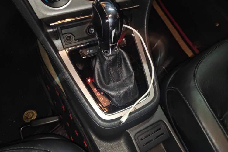 Used Volkswagen Gran Lavida 2013 1.6L Automatic Comfort Model Gear Lever