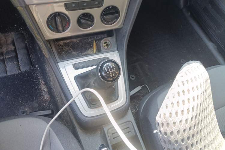 Used Volkswagen Gran Lavida 2013 1.6L Manual Fashion Model Gear Lever