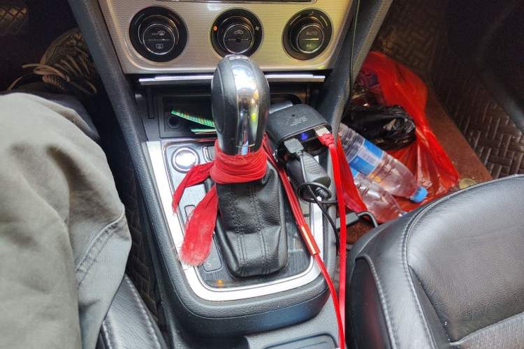 Used Volkswagen Gran Lavida 2013 1.4 TSI Automatic Luxury Model Gear Lever