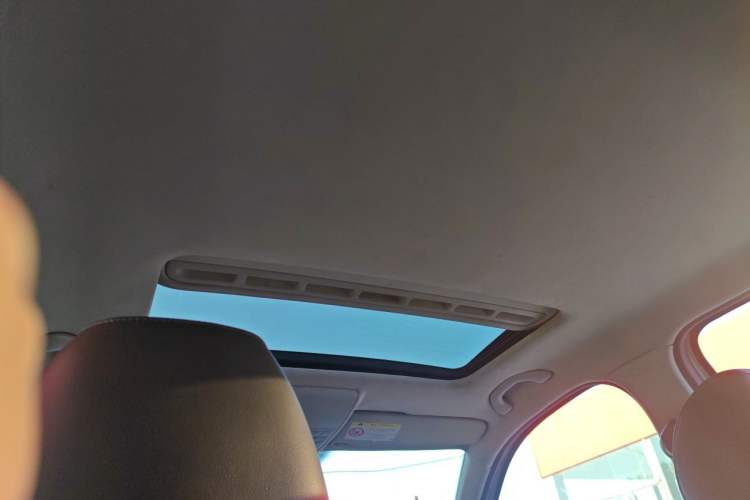 Used Volkswagen Gran Lavida 2013 1.6L Automatic Comfort Model Headliner