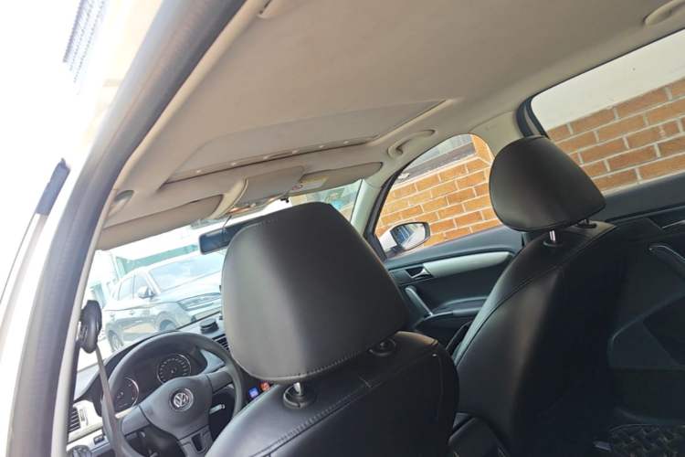 Used Volkswagen Gran Lavida 2013 1.6L Manual Comfort Model Headliner