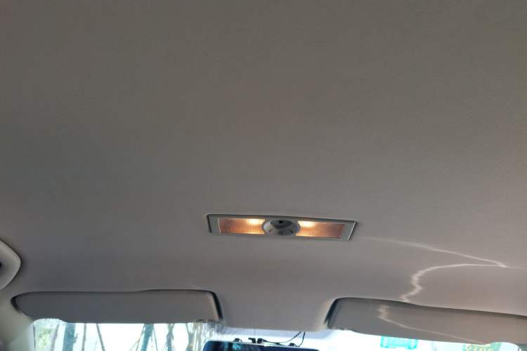Used Volkswagen Gran Lavida 2013 1.6L Automatic Fashion Model Headliner