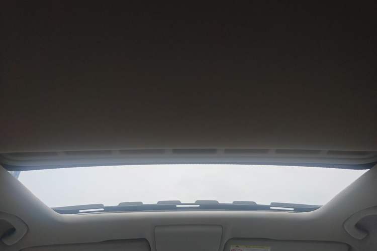 Used Volkswagen Gran Lavida 2013 1.6L Automatic Comfort Model Headliner