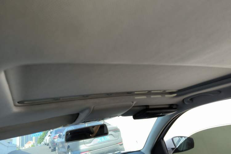 Used Volkswagen Gran Lavida 2013 1.6L Automatic Comfort Model Headliner