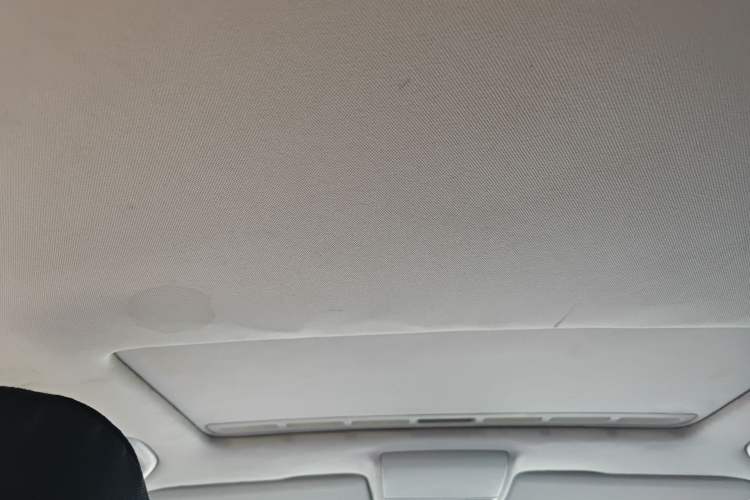 Used Volkswagen Gran Lavida 2013 1.6L Manual Comfort Model Headliner