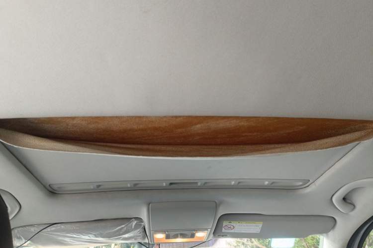 Used Volkswagen Gran Lavida 2013 1.4 TSI Manual Comfort Model Headliner