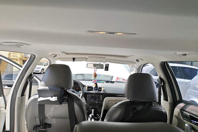 Used Volkswagen Gran Lavida 2013 1.6L Automatic Comfort Model Headliner
