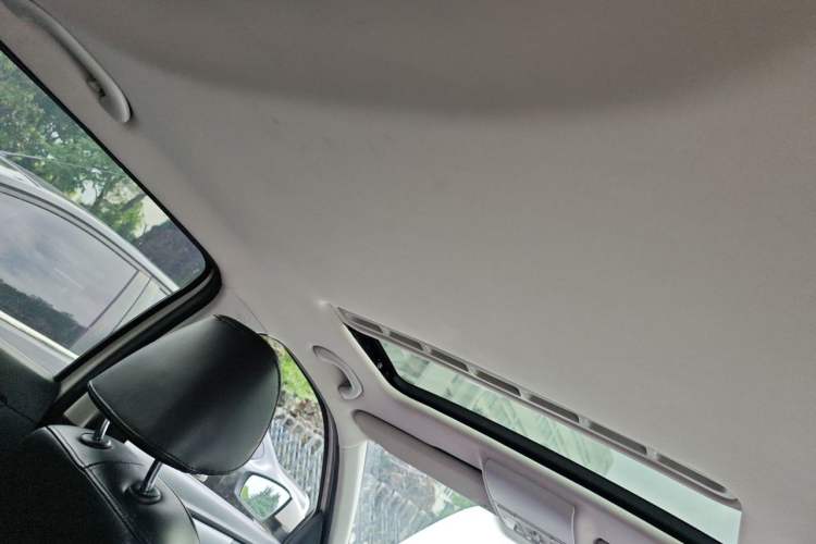 Used Volkswagen Gran Lavida 2013 1.4 TSI Automatic Comfort Model Headliner