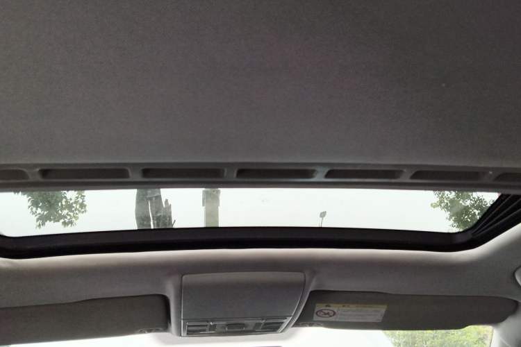 Used Volkswagen Gran Lavida 2013 1.6L Automatic Comfort Model Headliner