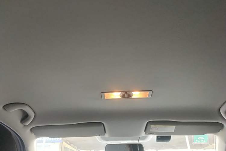 Used Volkswagen Gran Lavida 2013 1.6L Automatic Fashion Model Headliner