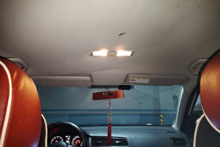 Used Volkswagen Gran Lavida 2013 1.6L Automatic Fashion Model Headliner