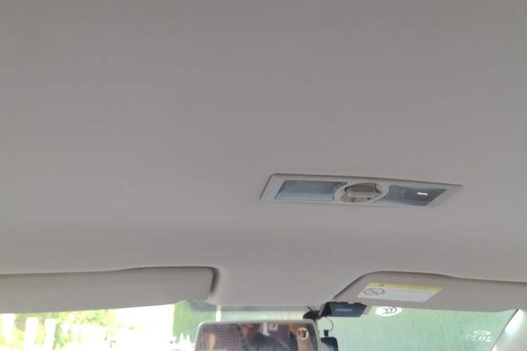 Used Volkswagen Gran Lavida 2013 1.6L Automatic Fashion Model Headliner