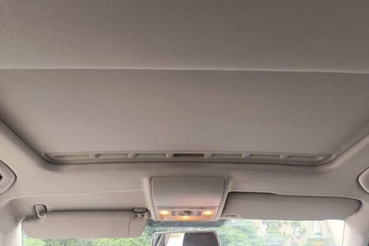 Used Volkswagen Gran Lavida 2013 1.6L Manual Comfort Model Headliner