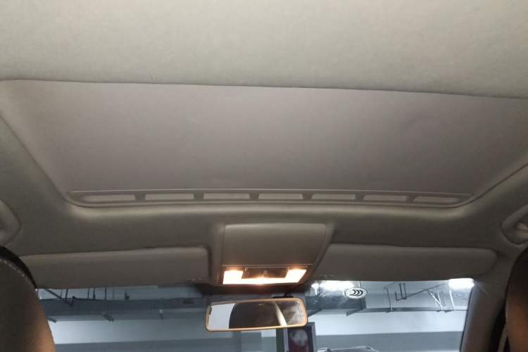 Used Volkswagen Gran Lavida 2013 1.6L Automatic Comfort Model Headliner
