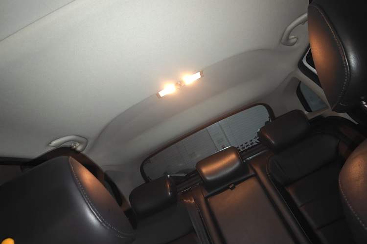 Used Volkswagen Gran Lavida 2013 1.4 TSI Automatic Comfort Model Headliner