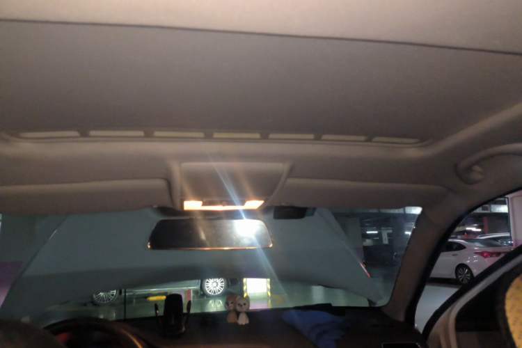 Used Volkswagen Gran Lavida 2013 1.6L Automatic Comfort Model Headliner