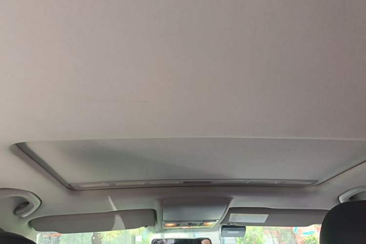 Used Volkswagen Gran Lavida 2013 1.6L Automatic Comfort Model Headliner