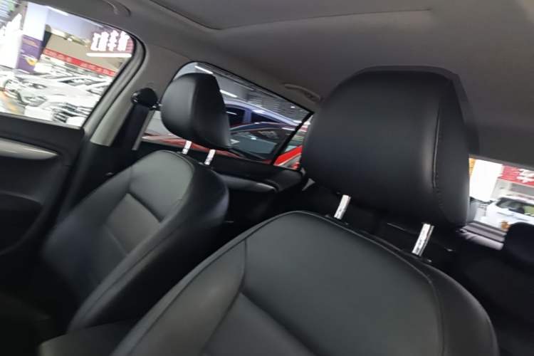 Used Volkswagen Gran Lavida 2013 1.6L Automatic Comfort Model Headliner