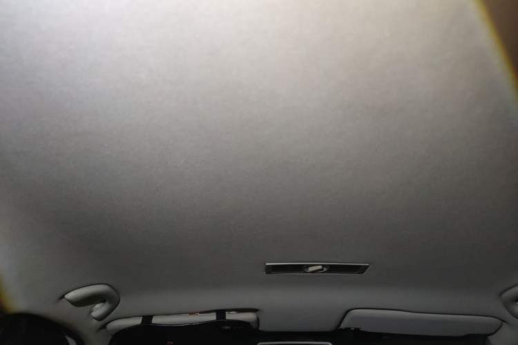 Used Volkswagen Gran Lavida 2013 1.6L Manual Fashion Model Headliner