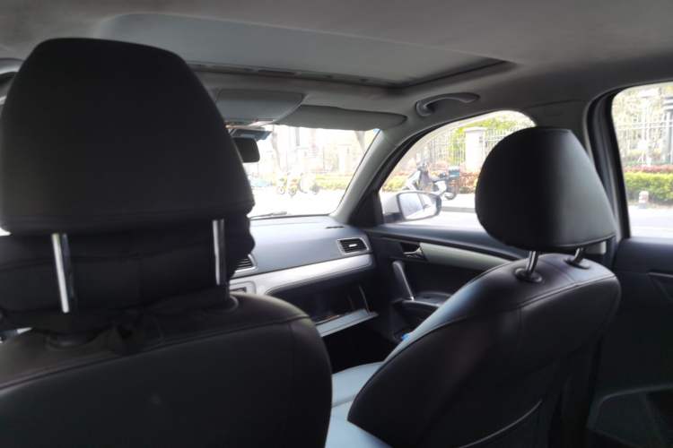 Used Volkswagen Gran Lavida 2013 1.4 TSI Manual Comfort Model Headliner