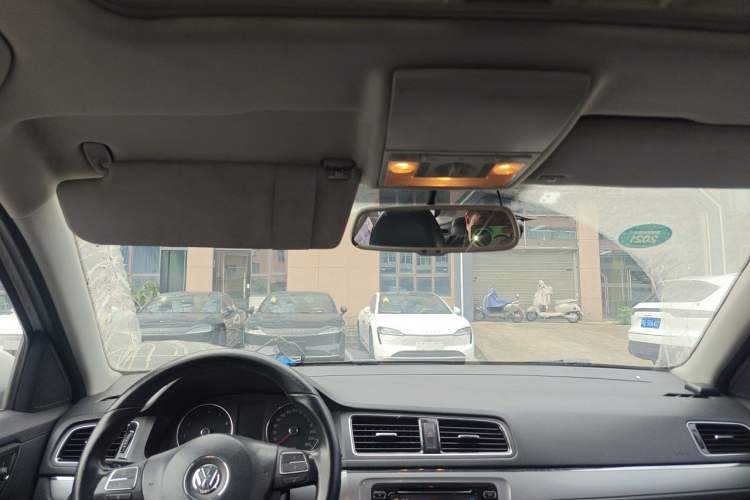 Used Volkswagen Gran Lavida 2013 1.4 TSI Automatic Comfort Model Headliner