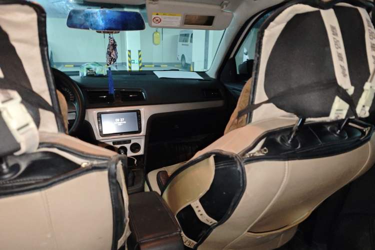 Used Volkswagen Gran Lavida 2013 1.6L Automatic Fashion Model Headliner
