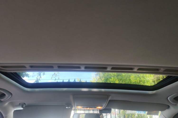 Used Volkswagen Gran Lavida 2013 1.4 TSI Automatic Comfort Model Headliner