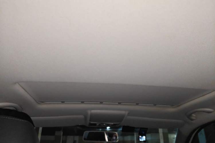 Used Volkswagen Gran Lavida 2013 1.6L Automatic Comfort Model Headliner