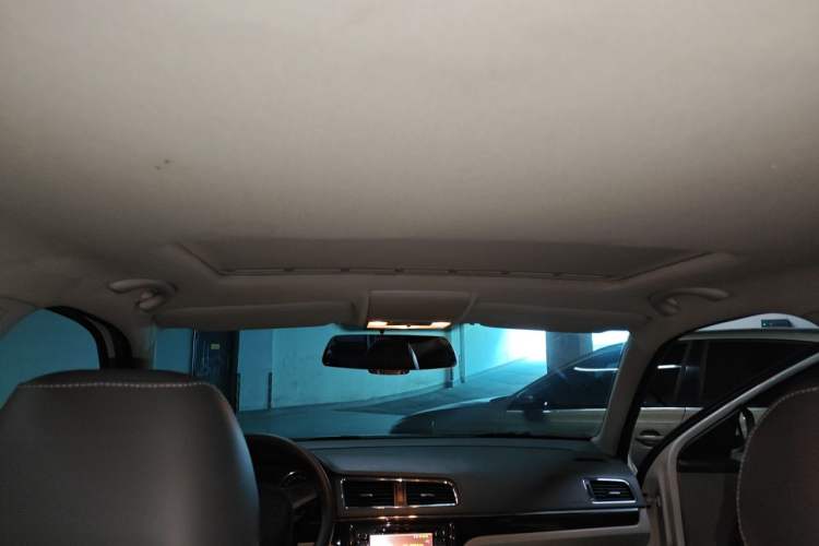 Used Volkswagen Gran Lavida 2013 1.6L Manual Comfort Model Headliner