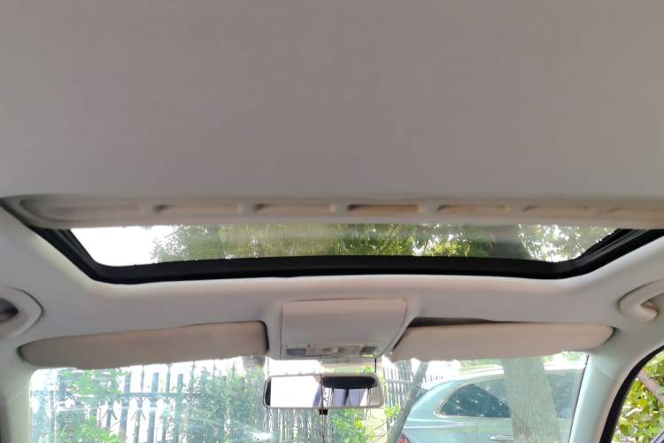 Used Volkswagen Gran Lavida 2013 1.4 TSI Manual Comfort Model Headliner