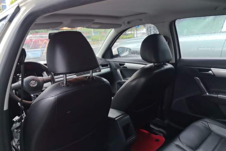 Used Volkswagen Gran Lavida 2013 1.4 TSI Automatic Comfort Model Headliner