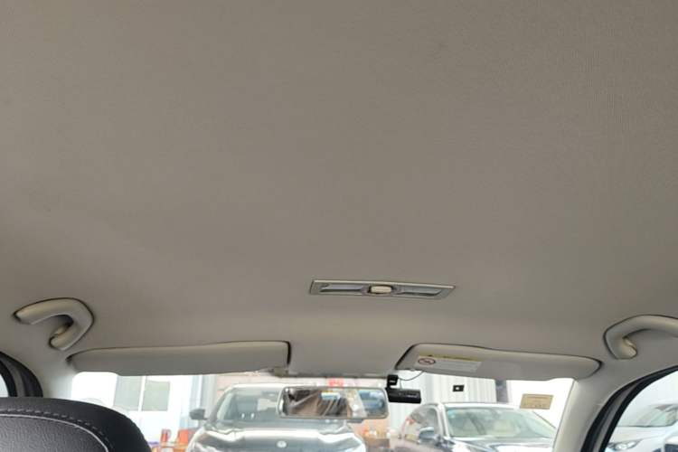 Used Volkswagen Gran Lavida 2013 1.6L Automatic Fashion Model Headliner