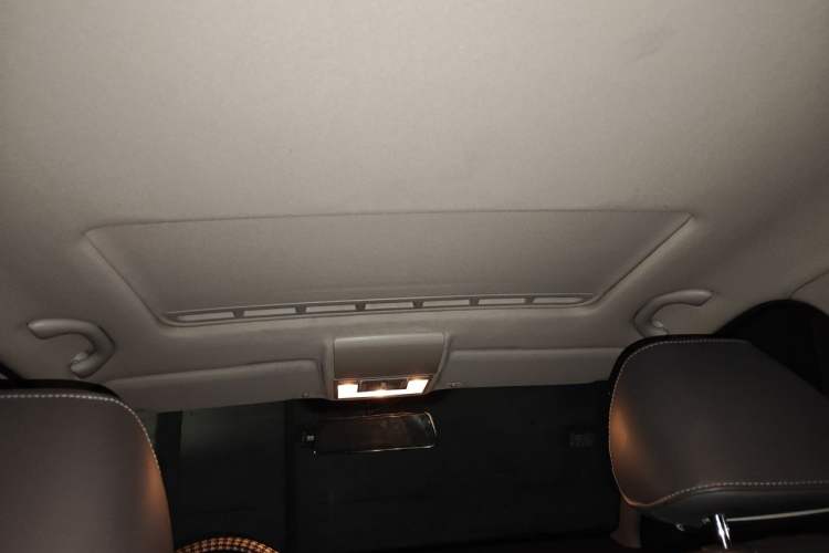 Used Volkswagen Gran Lavida 2013 1.6L Automatic Comfort Model Headliner