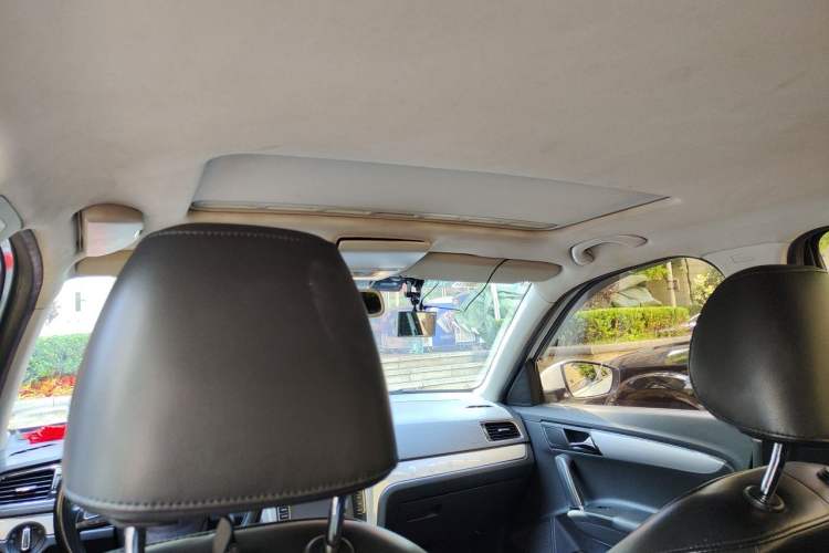 Used Volkswagen Gran Lavida 2013 1.4 TSI Automatic Luxury Model Headliner