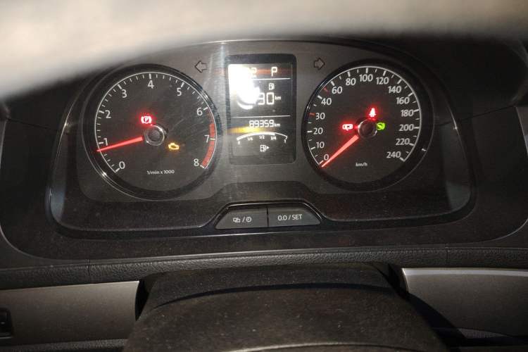 Used Volkswagen Gran Lavida 2013 1.6L Automatic Fashion Model Instrument Cluster