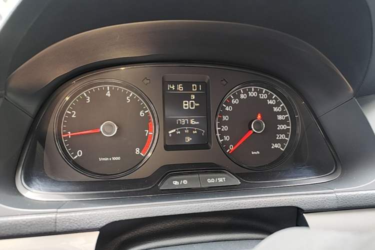 Used Volkswagen Gran Lavida 2013 1.6L Automatic Fashion Model Instrument Cluster